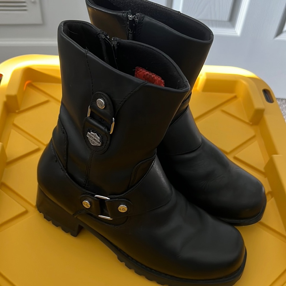 Harley Davidson women’s black leather boots size 10 true to size